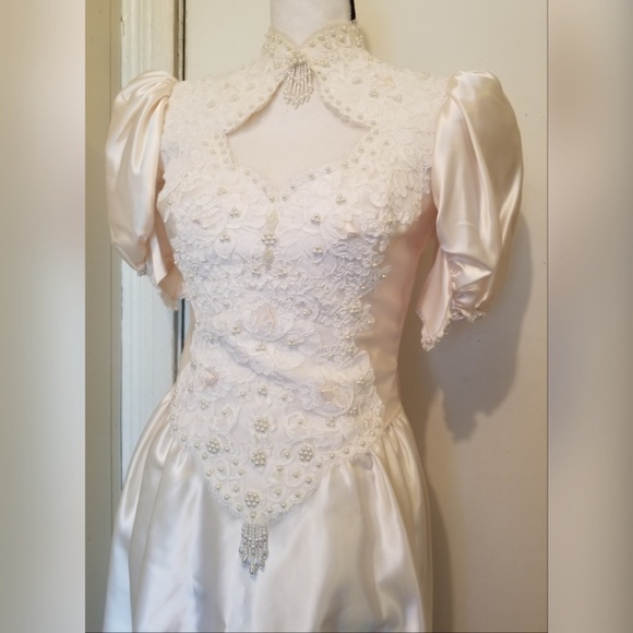 Vintage Dresses & Skirts - VINTAGE 1980s White Wedding Dress Bow Pearls Bead